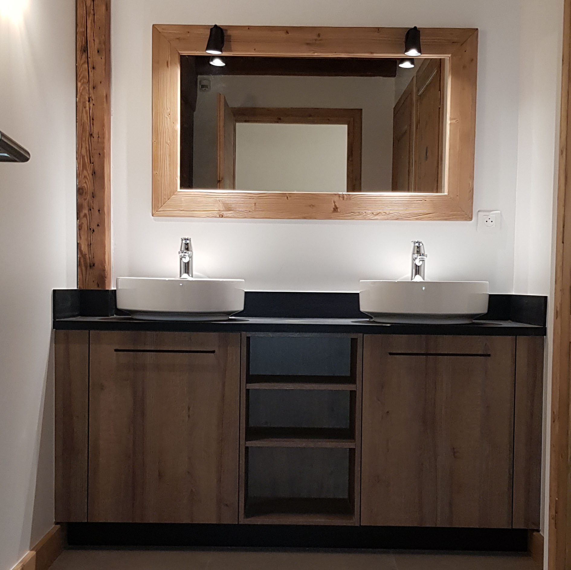 https://www.ooki-crea.fr/wp-content/uploads/2022/02/salle-de-bain-1-1.jpg
